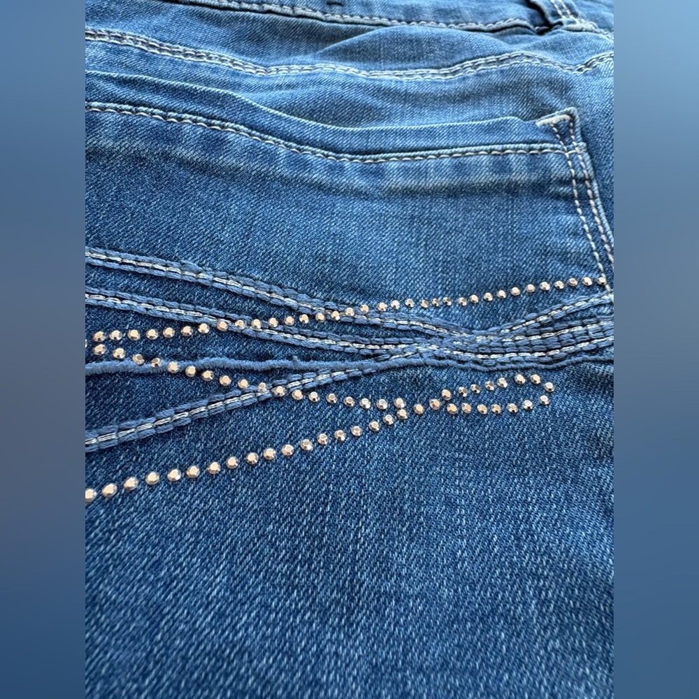 White House Black Market Embellished Jeans - Size 6 - Picture 10 of 15